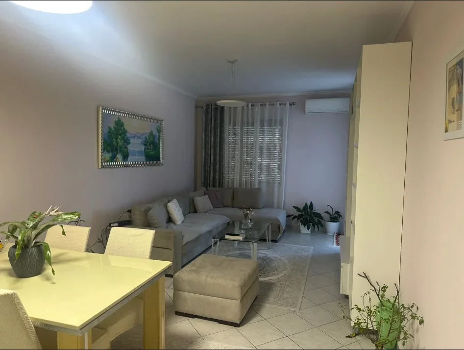 Tirane, jap me qera apartament 1+1+Ballkon Kati 8, 64 m² 450 € (Astir, afer vila L)