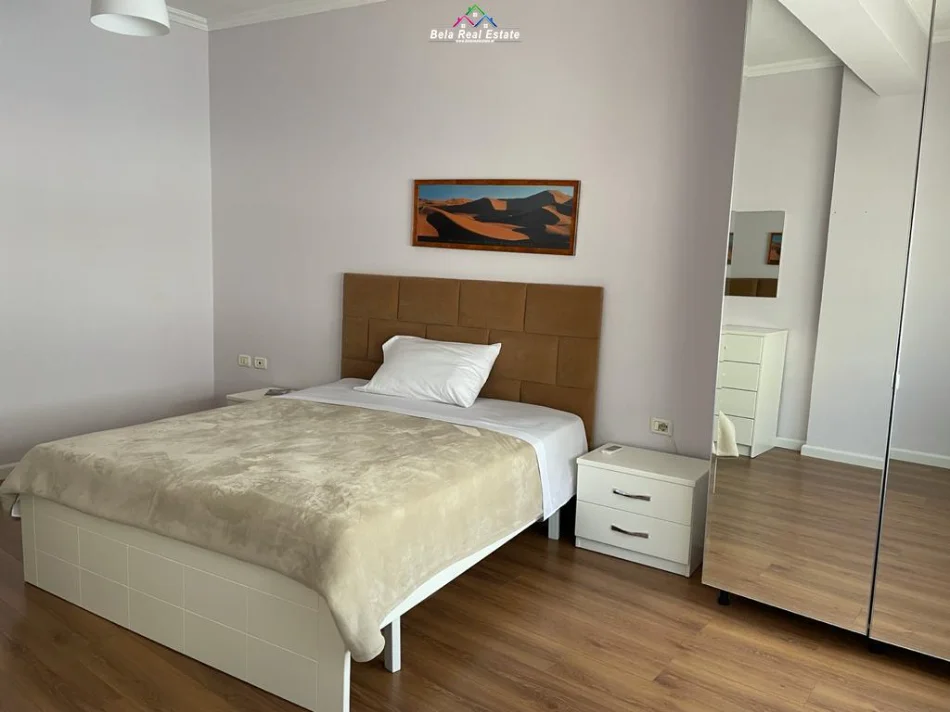 Tirane, jepet me qera apartament 1+1+Ballkon Kati 4, 75 m² 650 € (Qender)