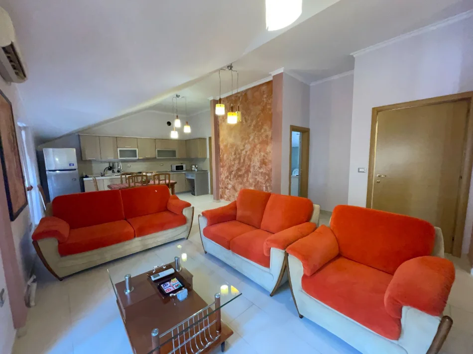 Tirane, jepet me qera apartament 3+1+Aneks+Ballkon Kati 2, 130 m² 850 € (Komuna e Parisit)