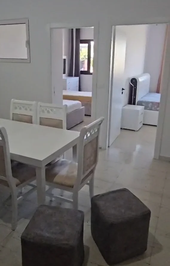 Tirane, jepet me qera apartament 2+1+Ballkon Kati 2, 90 m² 450 € (Laprakë)