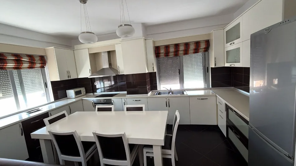 Tirane, jepet me qera apartament 2+1+Ballkon Kati 9, 106 m² 500 € (Astir (afer bar Oslos))