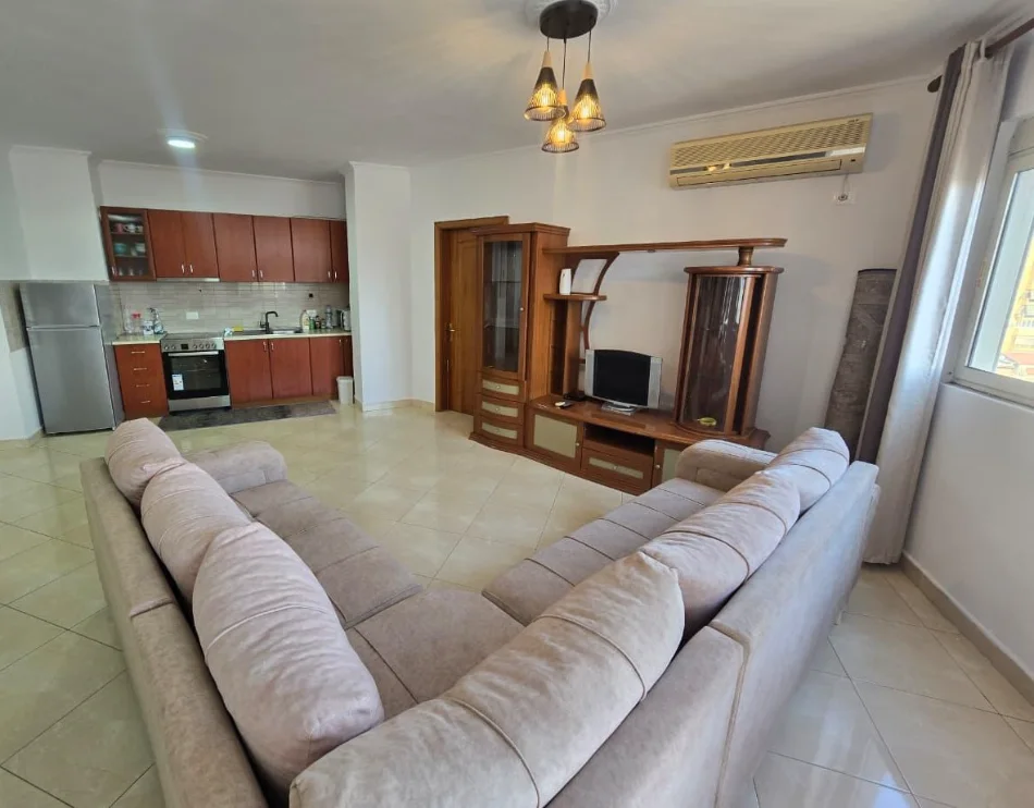 Tirane, jepet me qera apartament 2+1 , 111 m² 650 € 