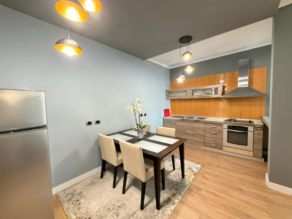 Tirane, jepet me qera apartament 1+1+Ballkon Kati 2, 70 m² 730 € (Prane Mon Amour)