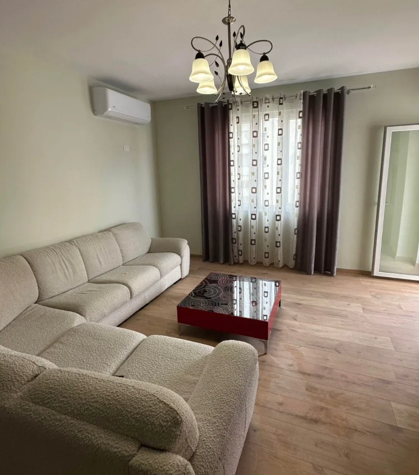 Tirane, jepet me qera apartament 2+1 , 90 m² 550 € 