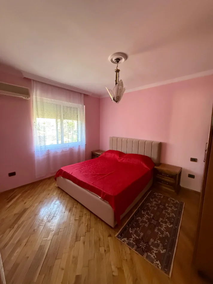 Tirane, jepet me qera apartament 2+1+Ballkon Kati 3, 85 m² 550 € (XHAMLLIKU)