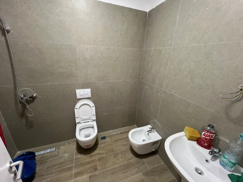 Tirane, jepet me qera apartament 2+1 Kati 1, 85 m² 800 € (Rruga Dritan Hoxha)
