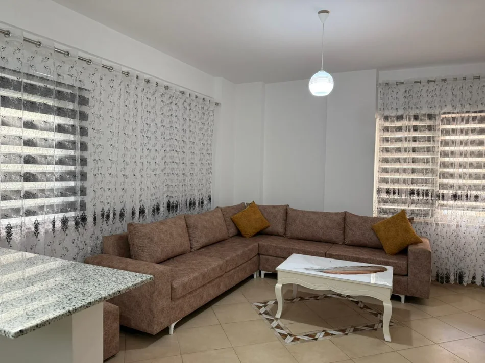 Tirane, jepet me qera apartament 1+1 , 66 m² 500 € (Liqeni i Thatë)