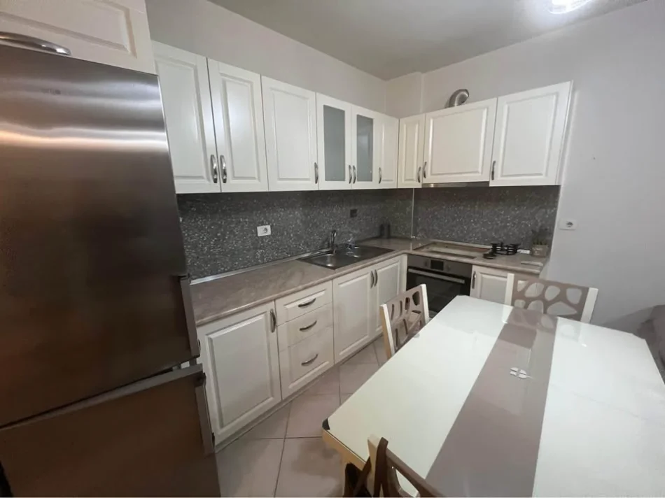 Tirane, jepet me qera apartament 2+1 Kati 2, 75 m² 570 € (rruga siri kodra)