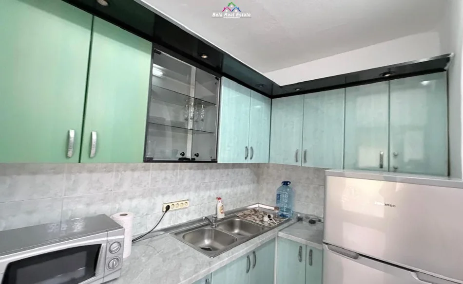 Tirane, jepet me qera apartament 1+1 Kati 2, 60 m² 390 € (Rruga Hodo Beg)