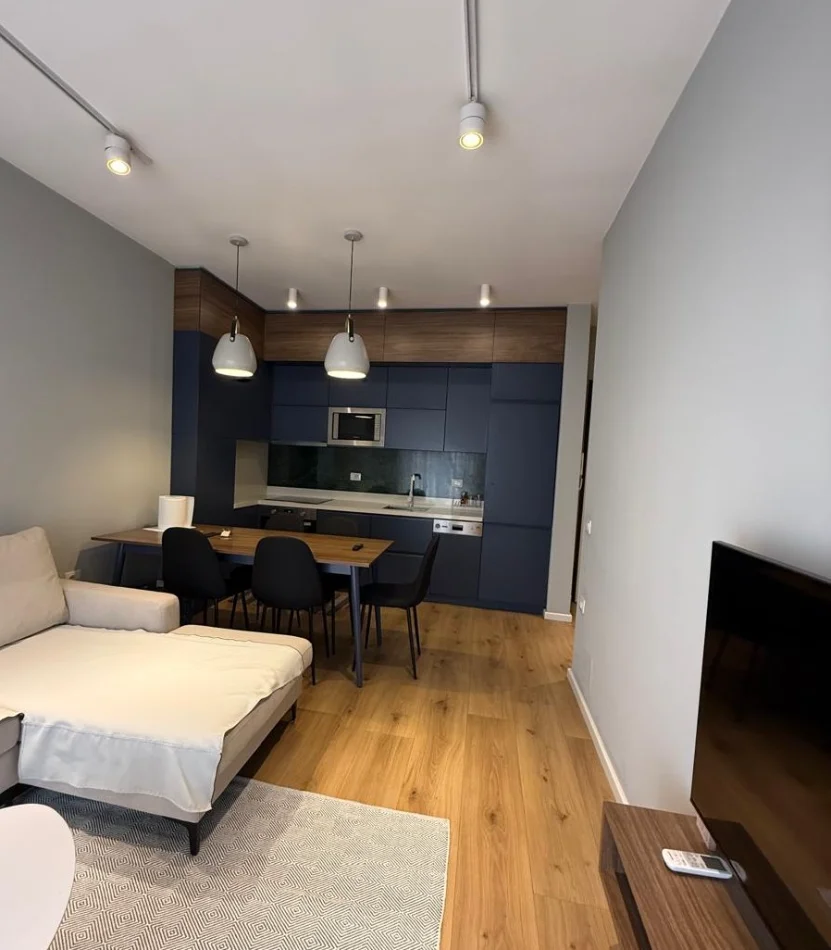 Tirane, jepet me qera apartament 1+1+Ballkon , 65 m² 650 € 