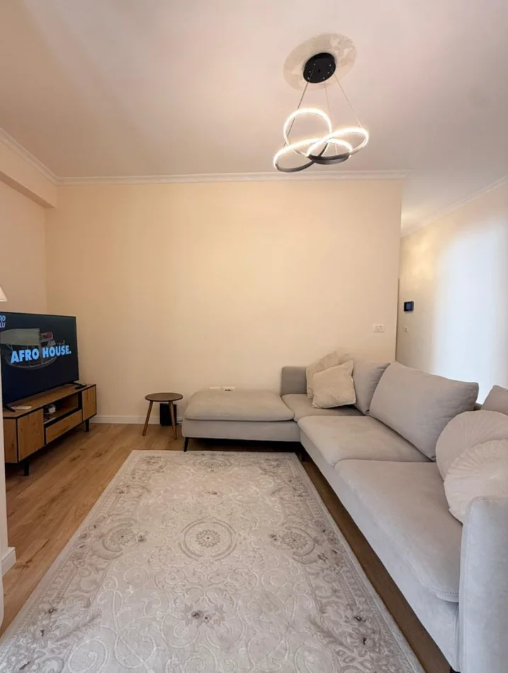 Tirane, jepet me qera apartament 2+1 , 90 m² 1.000 € 