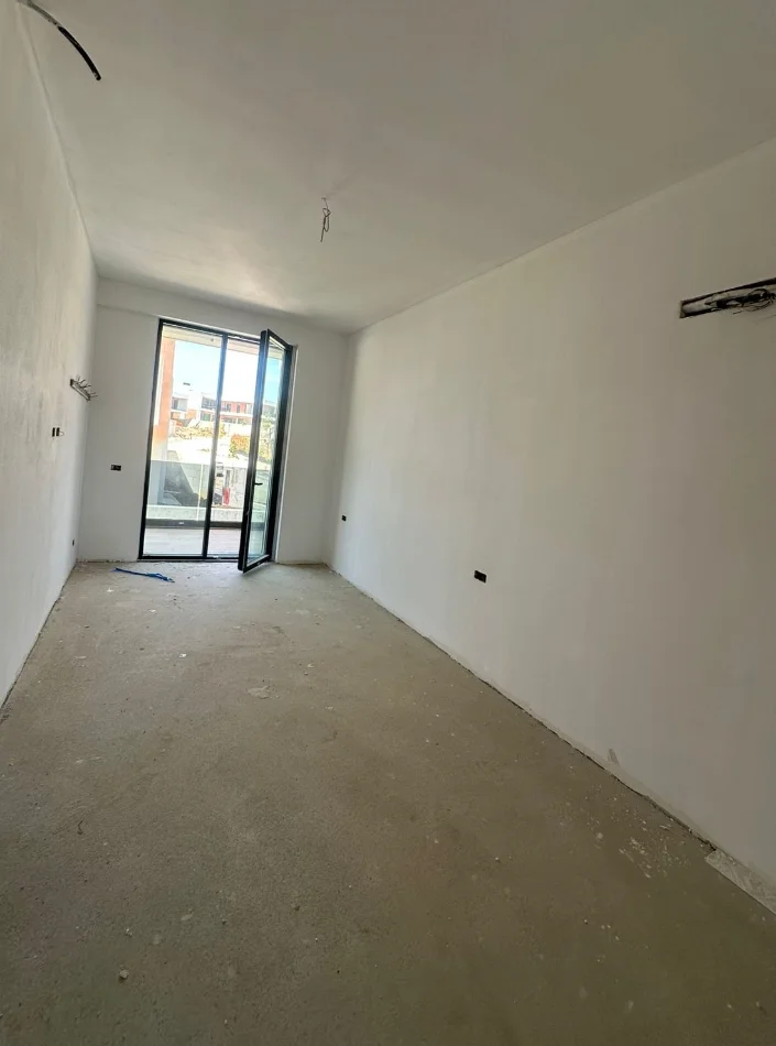 Tirane, shitet apartament 1+1+Ballkon , 79 m² 165.837 € 
