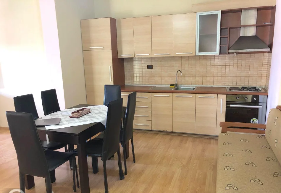 Tirane, jepet me qera apartament 2+1 Kati 3, 105 m² 420 € (jordan misja)