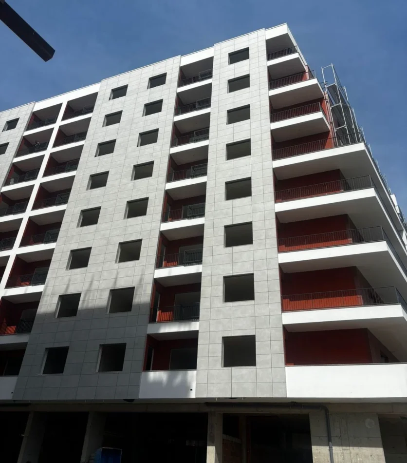 Tirane, shitet apartament 1+1+Ballkon , 78 m² 85.382 € 