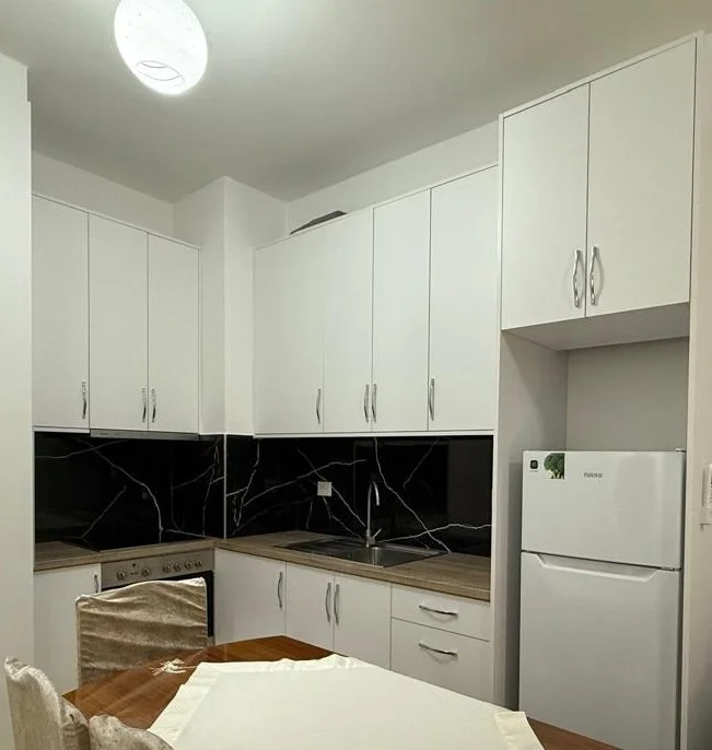 Tirane, jepet me qera apartament 1+1 , 65 m² 380 € 