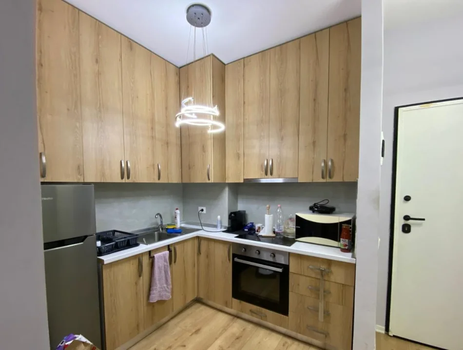 Tirane, jepet me qera apartament 1+1+Ballkon , 70 m² 450 € 