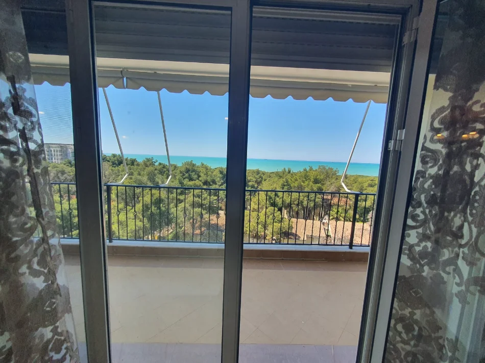 Durres, jepet me qera apartament+verande | Penthouse 4+1 Kati 8, 1.200 € (GOLEM)