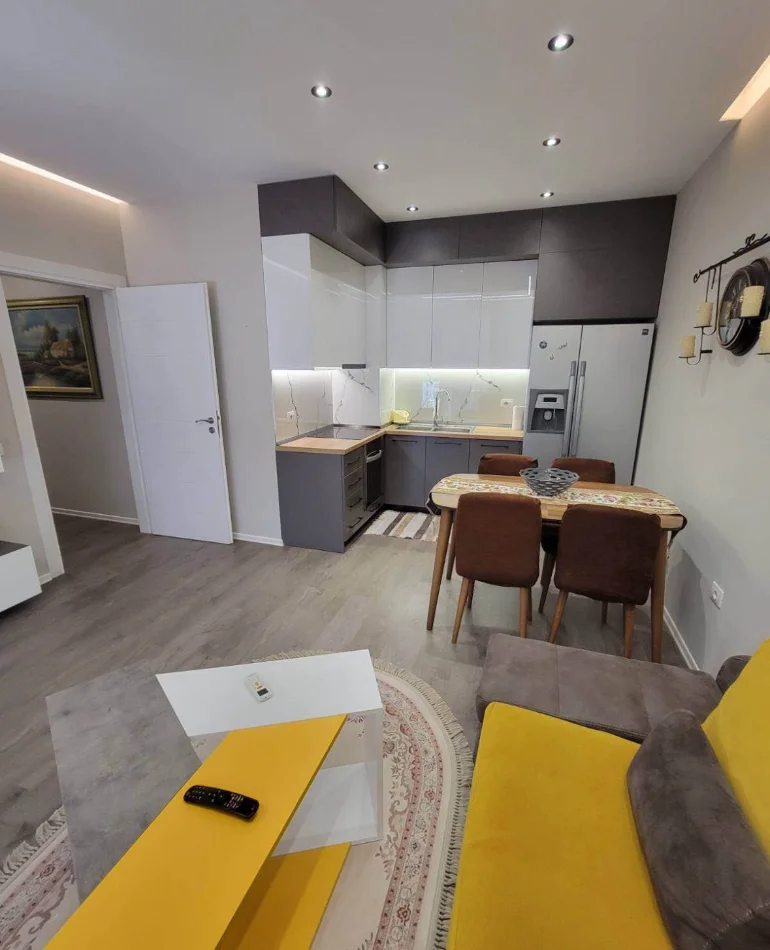 Tirane, jepet me qera apartament 2+1 , 111 m² 800 € (Kompleksi ASL)