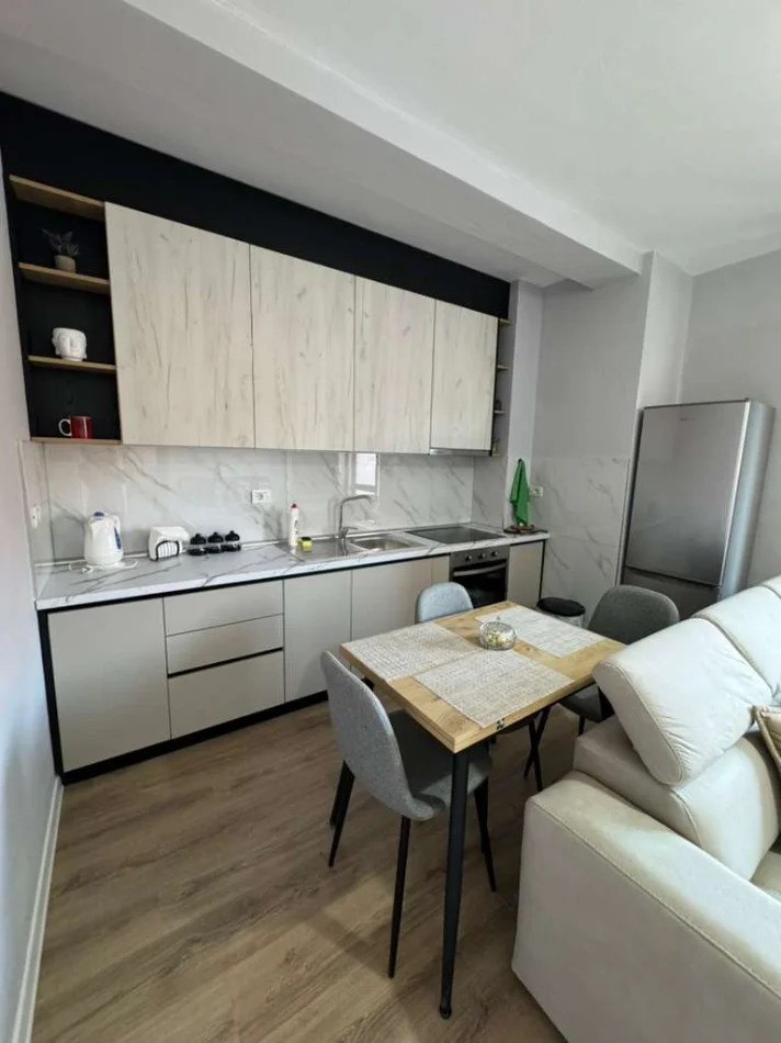Tirane, jepet me qera apartament 2+1+Ballkon Kati 2, 90 m² 600 € (Rruga Jordan Misja)