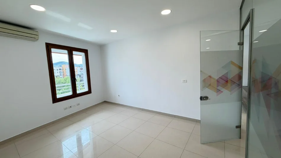 Tirane, jepet me qera zyre , 180 m² 2.500 € (delijorgji)