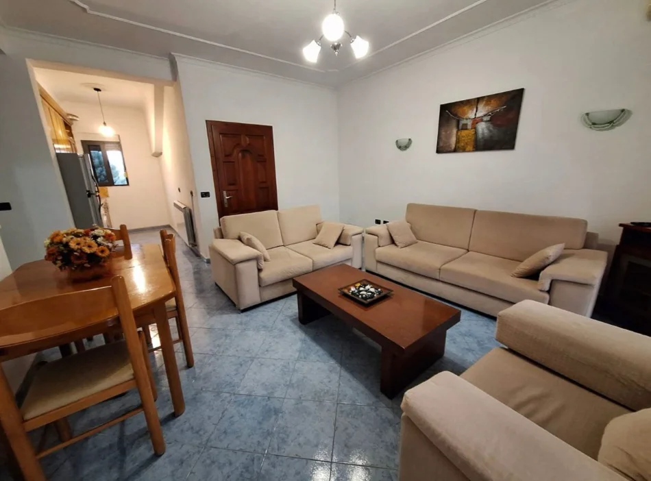 Tirane, jepet me qera apartament 2+1 , 90 m² 480 € (Pranë Bulevardit të Ri)