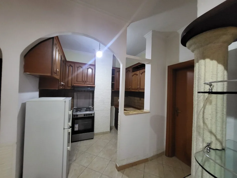 Tirane, jepet me qera apartament 2+1+Ballkon Kati 5, 70 m² 450 € (Astir)