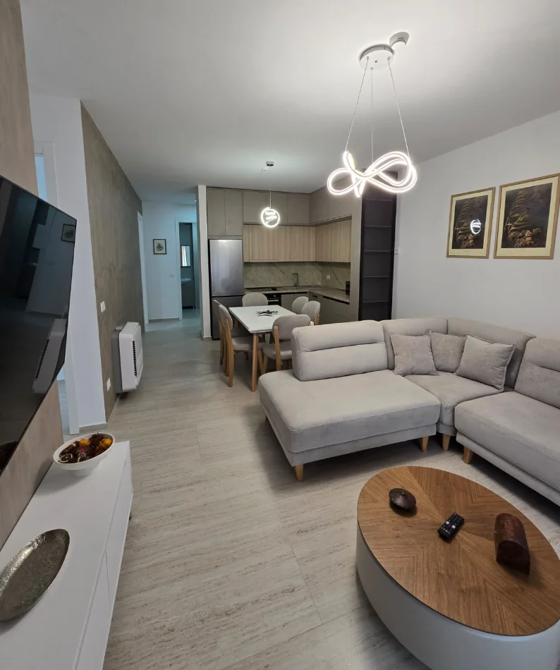 Tirane, jepet me qera apartament 1+1 , 120 m² 1.450 € 
