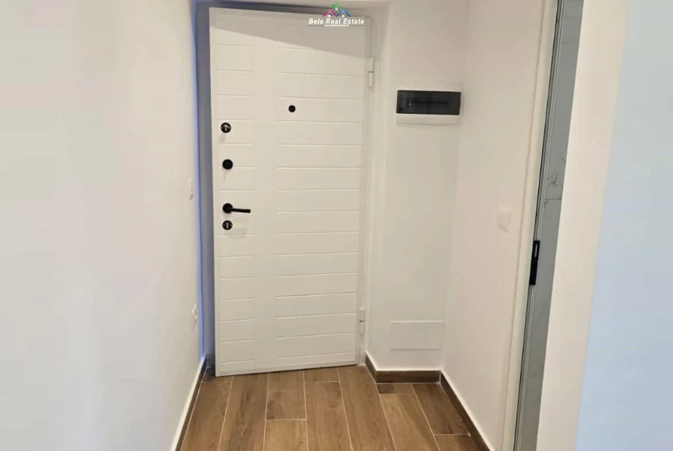 Tirane, shes garsonier 1+1 Kati 1, 30 m² 83.000 € (Rruga 4 Deshmoret)