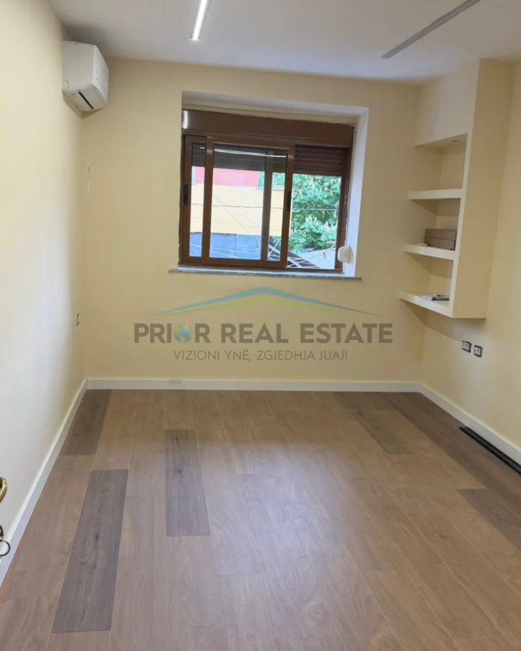 Tirane, shitet garsonier 1+1 Kati 2, 78.000 € (Rruga e Elbasanit)