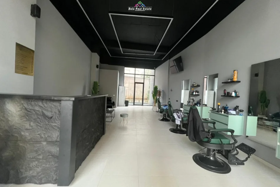 Tirane, jepet me qera dyqan Kati 0, 68 m² 1.100 € (Pazari i Ri)