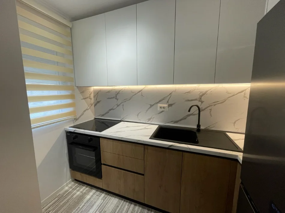 Tirane, jepet me qera apartament 2+1+Ballkon Kati 4, 78 m² 700 € (Rruga Ali Demi)