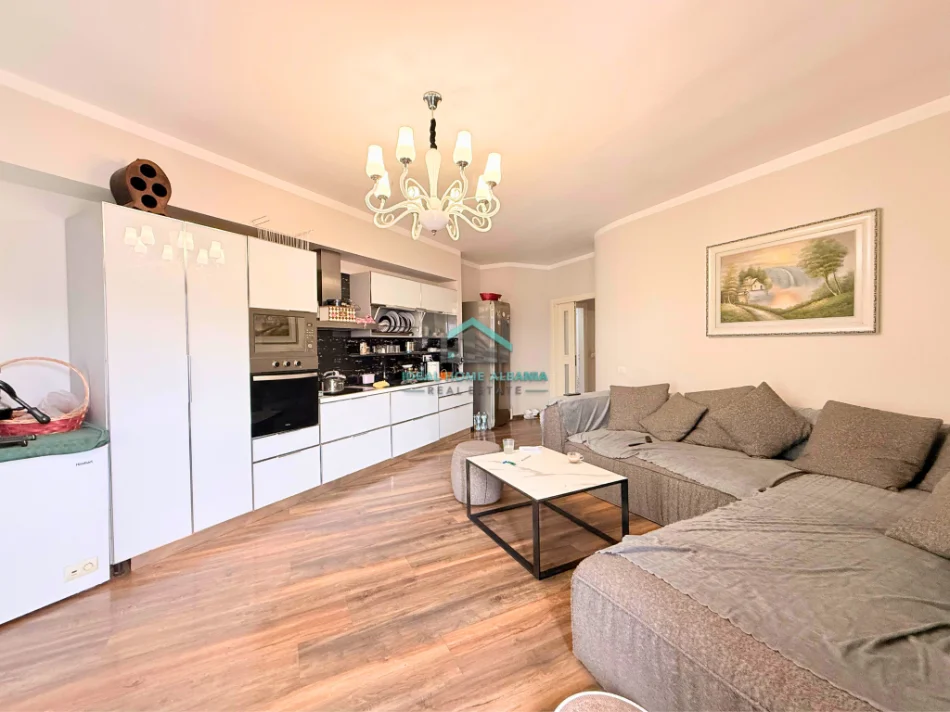 Vlore, jepet me qera apartament 3+1+Ballkon Kati 9, 120 m² 163.000 € (kisha ortodokse)