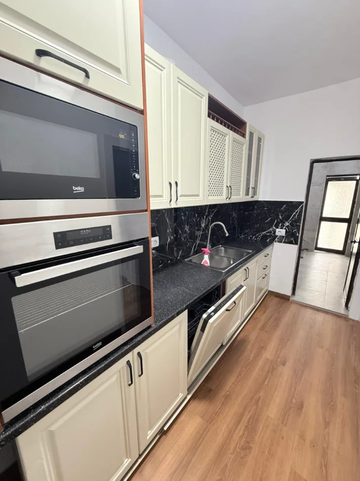 Tirane, jepet me qera apartament 2+1 , 85 m² 600 € (Don Bosko)