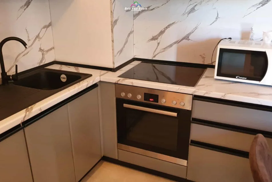 Tirane, jepet me qera apartament 1+1 Kati 7, 70 m² 500 € (Rruga Kongresi i Manastirit)