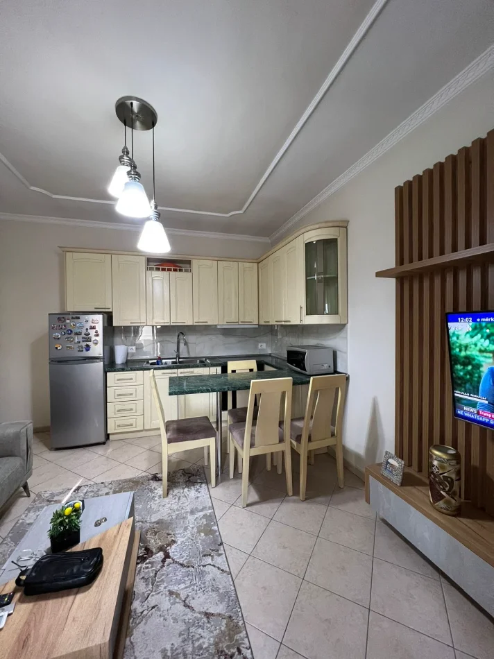 Tirane, jepet me qera apartament 2+1 , 80 m² 650 € (Rruga Irfan Tomin)