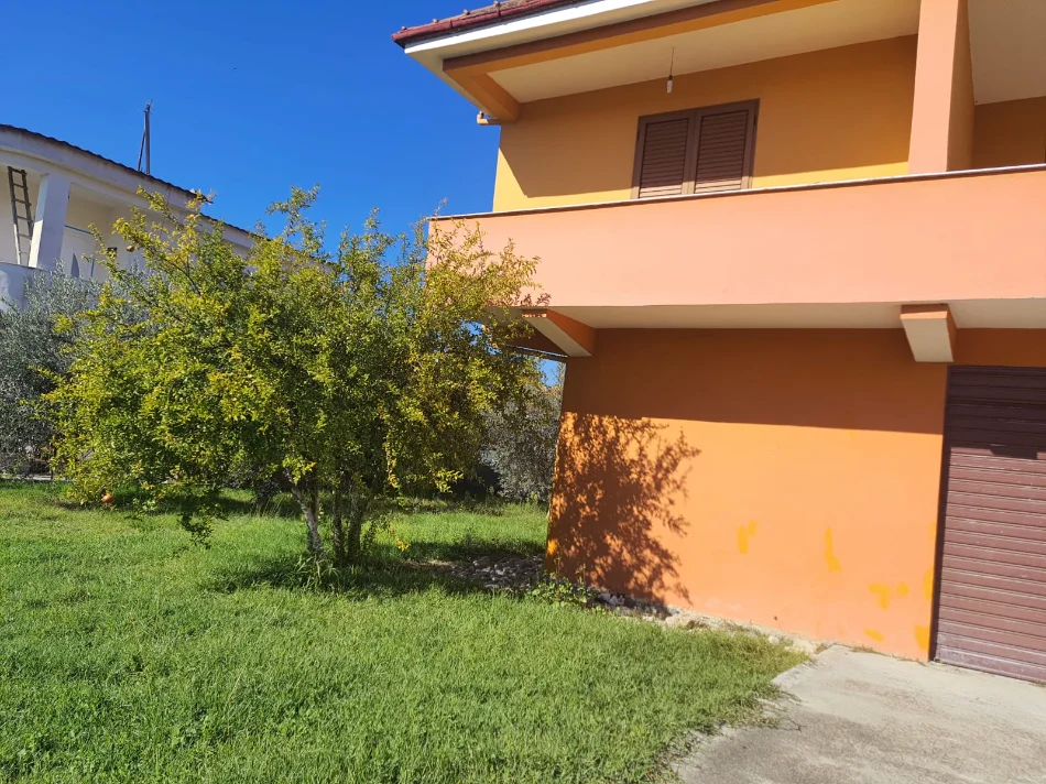 Tirane, jepet me qera Vile 2 Katshe , 120 m² 500 € (Zona e Institutit)