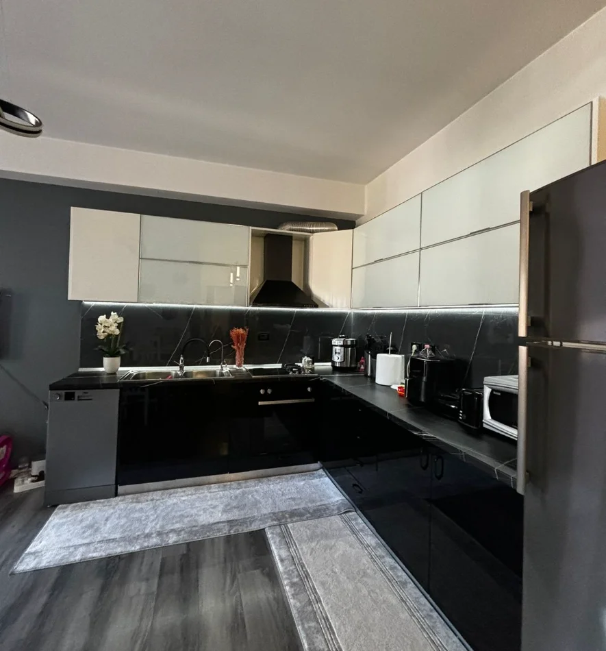Tirane, shitet apartament 1+1 , 61 m² 120.000 € 
