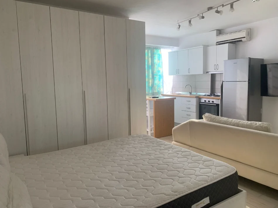 Tirane, jepet me qera garsonier Kati 5, 50 m² 400 € (Rruga Ferit Xhajko)