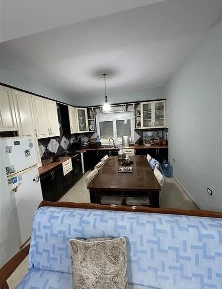 Tirane, jepet me qera Vile Kati 2, 150 m² 500 € (Rruga Lagjia e Re)