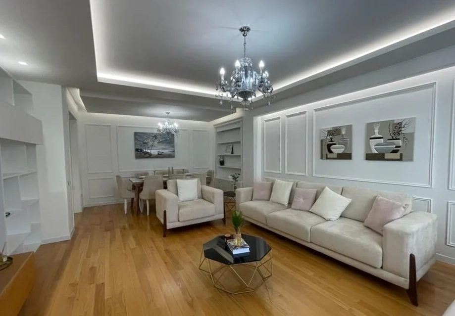 Tirane, jepet me qera apartament 3+1 , 180 m² 2.500 € 