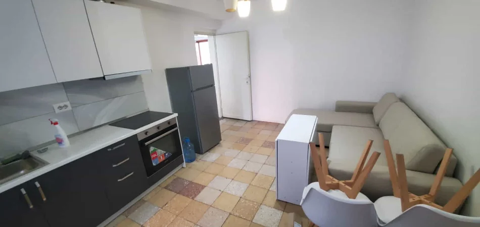 Tirane, jepet me qera apartament 1+1+Ballkon Kati 5, 60 m² 400 € (BRRYLI)