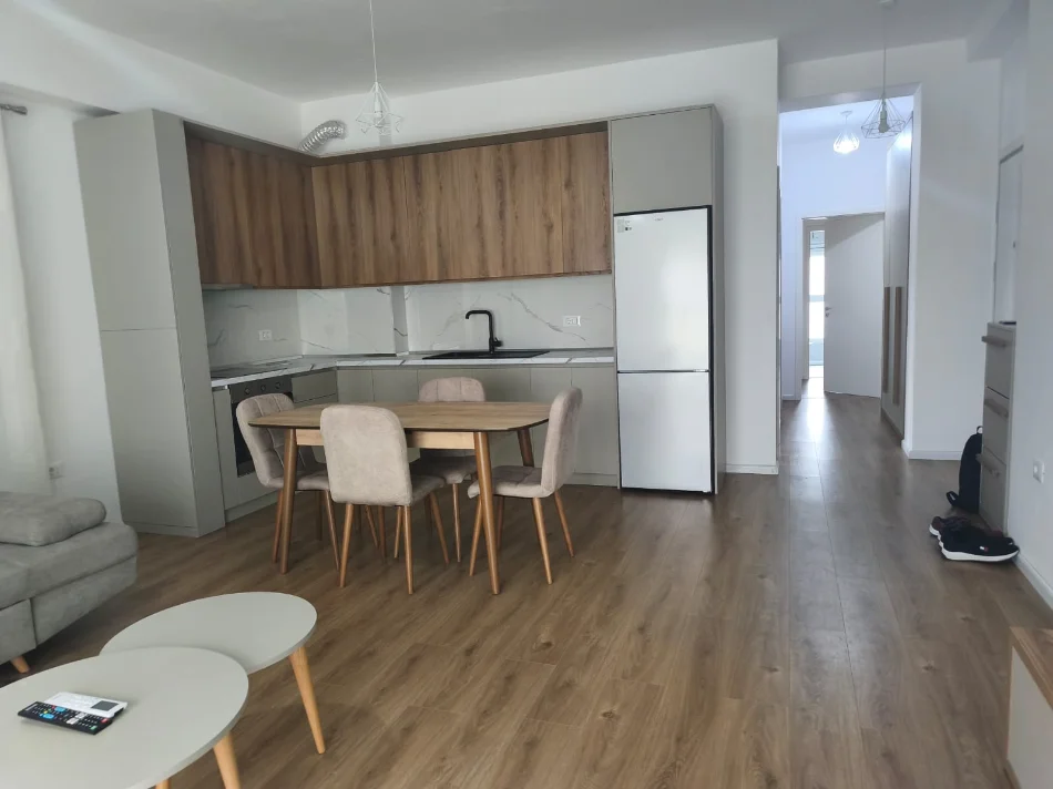 Tirane, jepet me qera apartament 2+1+Ballkon Kati 4, 98 m² 500 € (Ali Demi/Rezidenca Kaimi)