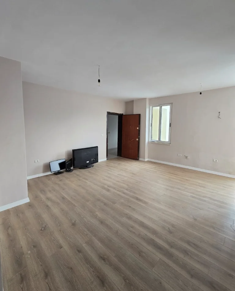 Tirane, shitet apartament 2+1+Ballkon , 200 m² 170.000 € 