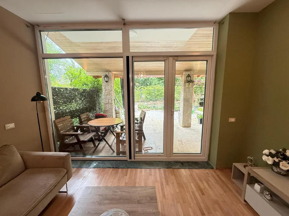 Tirane, jepet me qera apartament 2+1 Kati 0, 160 m² 1.000 € (Teg)