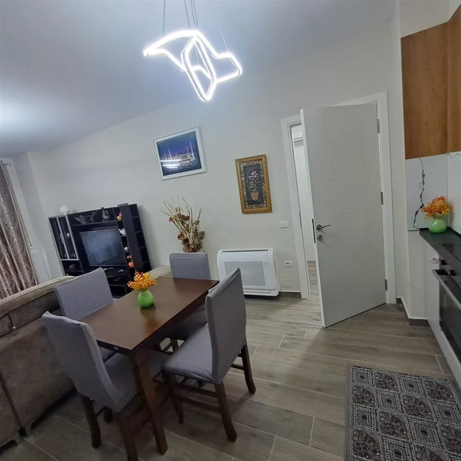 Tirane, jepet me qera apartament 1+1+Ballkon Kati 2, 70 m² 580 € (SADIK PETRELA)
