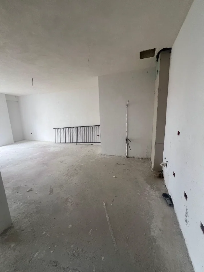 Tirane, shitet apartament 1+1 , 70 m² 110.000 € (Porcelan)