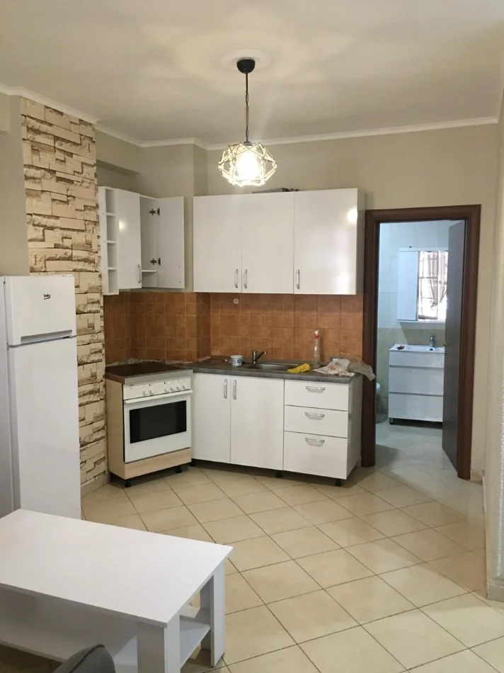Tirane, jap me qera apartament 1+1 Kati 4, 48 m² 358 € (Astir, afer Diambe Market)