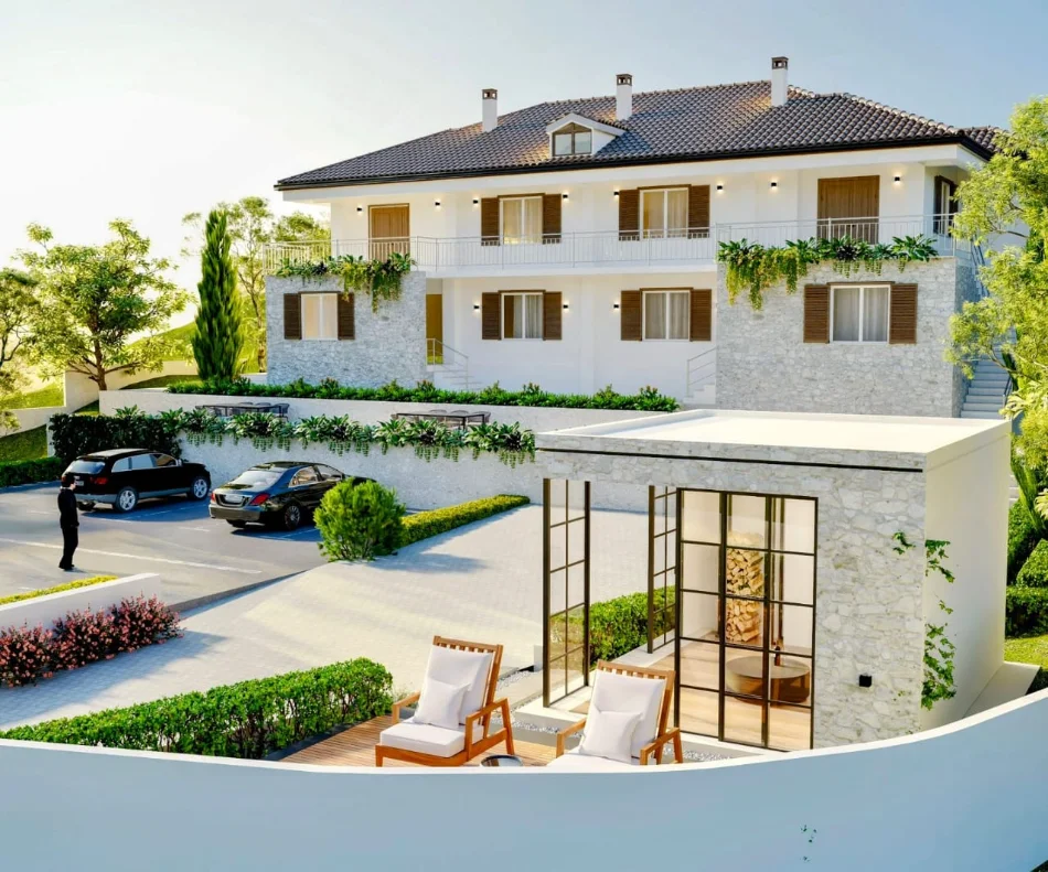 Pogradec, shitet Vile 3 Katshe , 3.000 m² 260.000 € (në hyrje të Pogradecit)