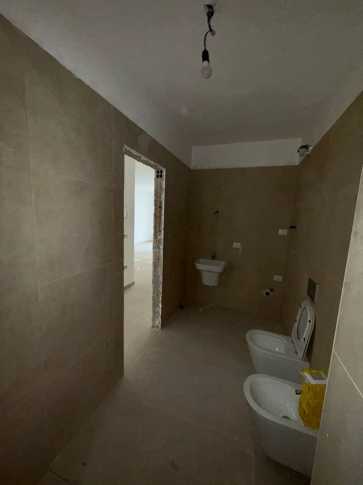 Tirane, jepet me qera zyre Kati 1, 120 m² 1.260 € (Rruga Dritan Hoxha)