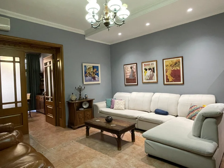 Tirane, shes apartament 2+1+Ballkon Kati 2, 63 m² 250.000 € (Pallatet Agimi)